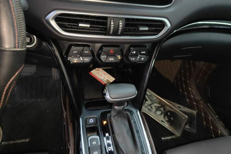 Used GAC Trumpchi GS4 2018 235T Automatic Two-Wheel Drive Luxury Smart Connectivity Version Audio And AC Panel