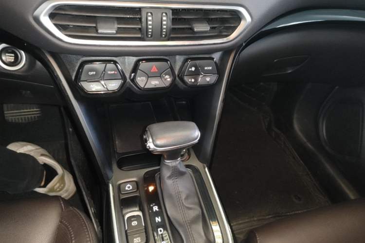 Used GAC Trumpchi GS4 2018 235T Automatic Two-Wheel Drive Luxury Smart Connectivity Version Gear Lever