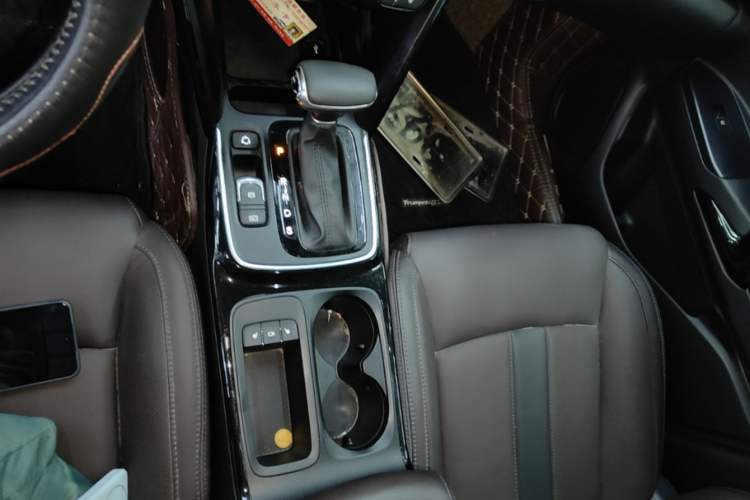 Used GAC Trumpchi GS4 2018 235T Automatic Two-Wheel Drive Luxury Smart Connectivity Version Gear Lever
