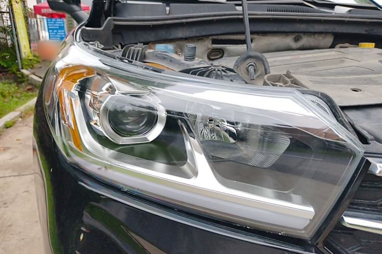 Used GAC Trumpchi GS4 2018 235T Automatic Two-Wheel Drive Elite Millionth Anniversary Edition Right Front Headlight
