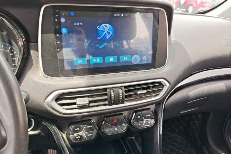 Used GAC Trumpchi GS4 2018 200T G-DCT Two-Wheel Drive Elite Edition Audio And AC Panel
