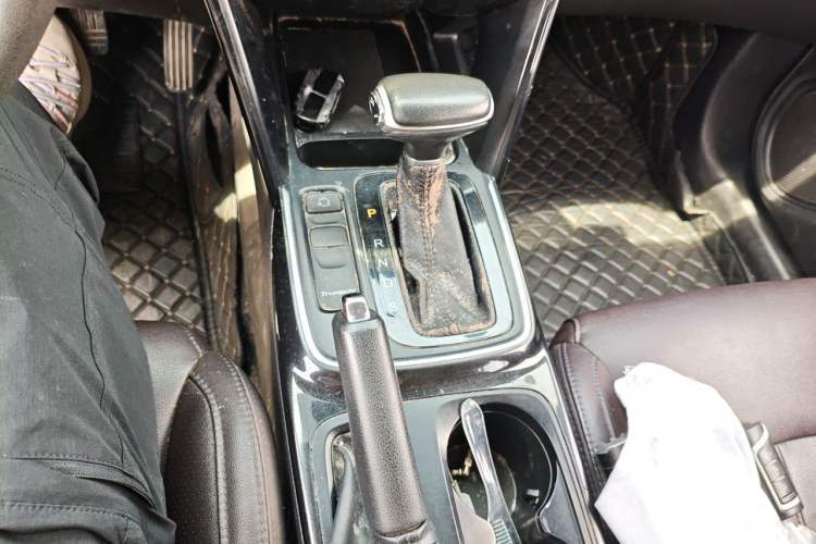 Used GAC Trumpchi GS4 2018 200T G-DCT Two-Wheel Drive Elite Edition Gear Lever