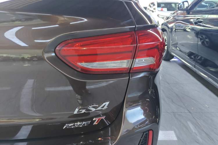 Used GAC Trumpchi GS4 2018 235T Automatic Two-Wheel Drive Luxury Smart Connectivity Version Right Rear Taillight