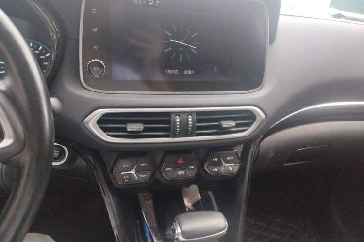 Used GAC Trumpchi GS4 2018 235T Automatic Two-Wheel Drive Luxury Smart Connectivity Version Audio And AC Panel