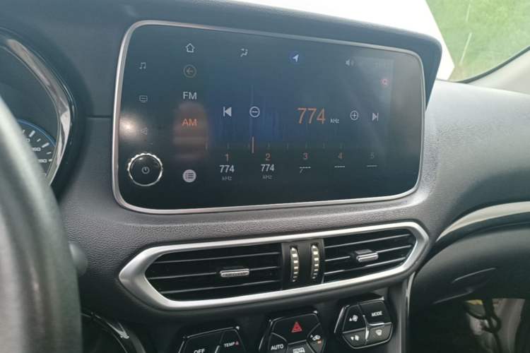 Used GAC Trumpchi GS4 2018 235T Automatic Two-Wheel Drive Luxury Smart Connectivity Version Audio And AC Panel