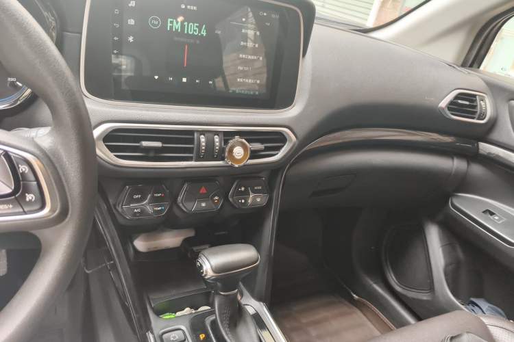 Used GAC Trumpchi GS4 2018 235T Automatic Two-Wheel Drive Elite Millionth Anniversary Edition Audio And AC Panel