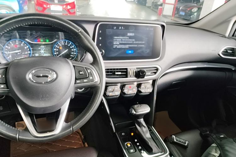 Used GAC Trumpchi GS4 2018 235T Automatic Two-Wheel Drive Luxury Smart Connectivity Millionth Anniversary Edition Center Console