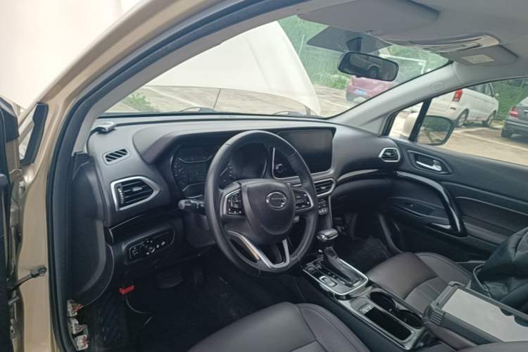 Used GAC Trumpchi GS4 2018 235T Automatic Two-Wheel Drive Luxury Smart Connectivity Version Center Console