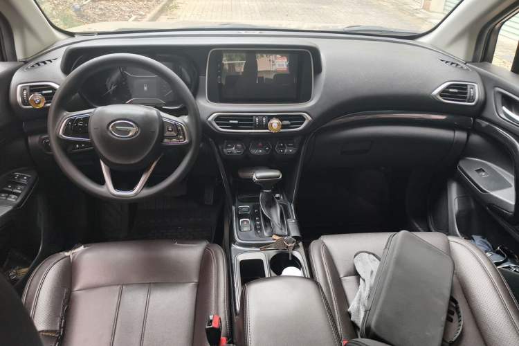 Used GAC Trumpchi GS4 2018 235T Automatic Two-Wheel Drive Elite Millionth Anniversary Edition Center Console
