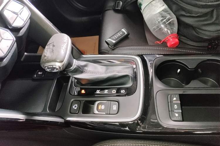 Used GAC Trumpchi GS4 2018 235T Automatic Two-Wheel Drive Luxury Smart Connectivity Millionth Anniversary Edition Gear Lever