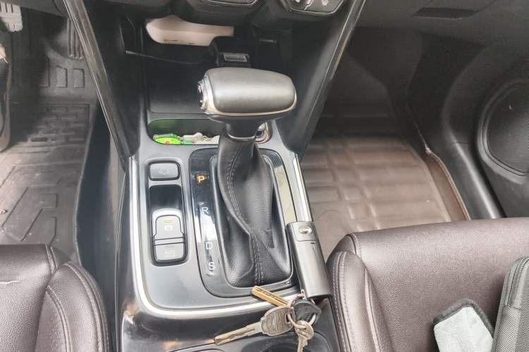 Used GAC Trumpchi GS4 2018 235T Automatic Two-Wheel Drive Elite Millionth Anniversary Edition Gear Lever
