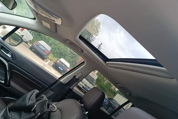 Used GAC Trumpchi GS4 2018 235T Automatic Two-Wheel Drive Luxury Smart Connectivity Version Headliner