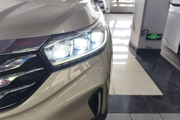 Used GAC Trumpchi GS4 2018 235T Automatic Two-Wheel Drive Luxury Smart Connectivity Millionth Anniversary Edition Left Front Headlight