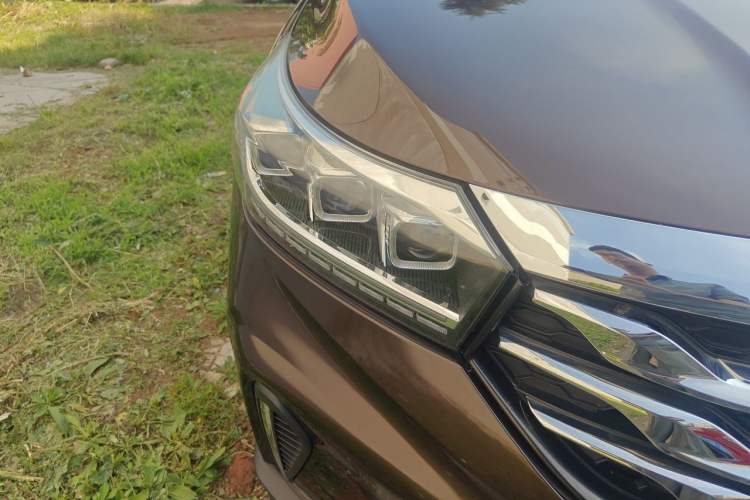 Used GAC Trumpchi GS4 2018 235T Automatic Two-Wheel Drive Luxury Smart Connectivity Millionth Anniversary Edition Right Front Headlight