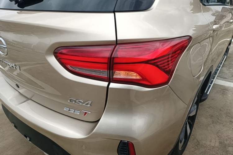 Used GAC Trumpchi GS4 2018 235T Automatic Two-Wheel Drive Luxury Smart Connectivity Version Right Rear Taillight