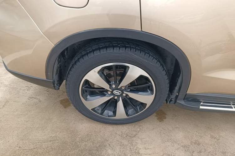 Used GAC Trumpchi GS4 2018 235T Automatic Two-Wheel Drive Luxury Smart Connectivity Version Right Rear Wheel Hub