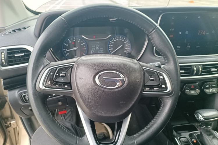 Used GAC Trumpchi GS4 2018 235T Automatic Two-Wheel Drive Luxury Smart Connectivity Version Steering Wheel