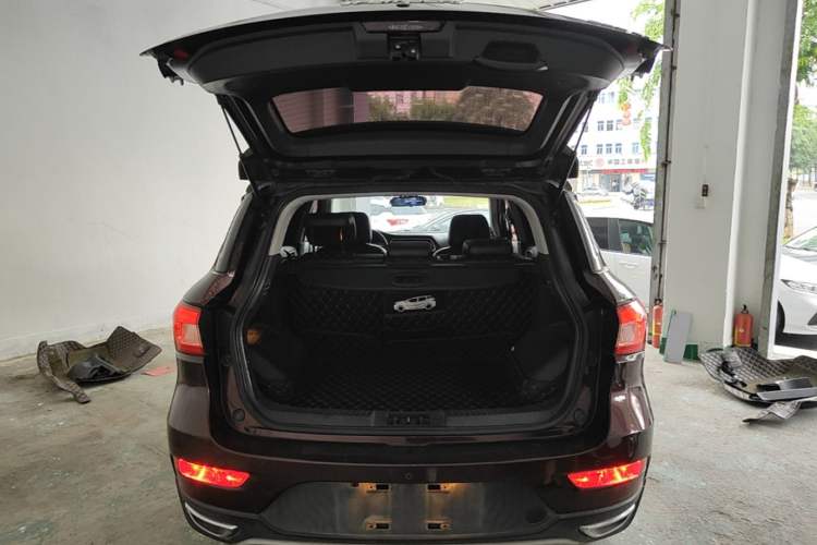 Used GAC Trumpchi GS4 2018 235T Automatic Two-Wheel Drive Elite Edition Trunk
