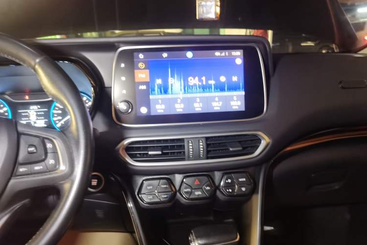 Used GAC Trumpchi GS4 2018 235T Automatic Two-Wheel Drive Luxury Smart Connectivity Version Audio And AC Panel
