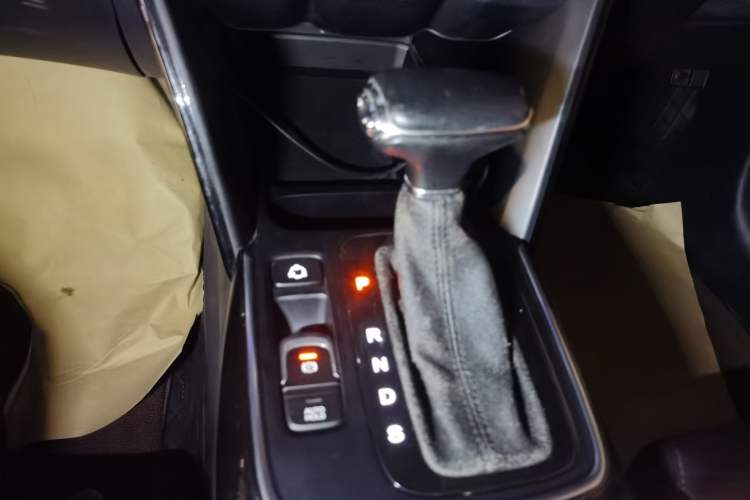 Used GAC Trumpchi GS4 2018 235T Automatic Two-Wheel Drive Luxury Smart Connectivity Version Gear Lever