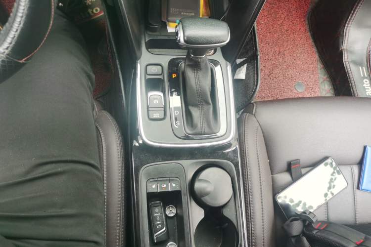Used GAC Trumpchi GS4 2018 235T Automatic Two-Wheel Drive Luxury Smart Connectivity Version Gear Lever