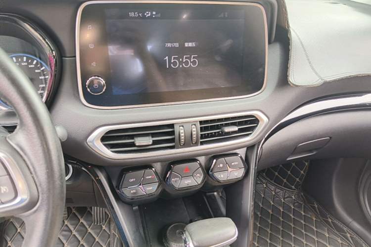 Used GAC Trumpchi GS4 2018 235T DCT Two-Wheel Drive Luxury Smart Connectivity Millionth Anniversary Edition Audio And AC Panel