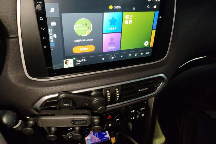 Used GAC Trumpchi GS4 2018 200T G-DCT Two-Wheel Drive Elite Edition Audio And AC Panel