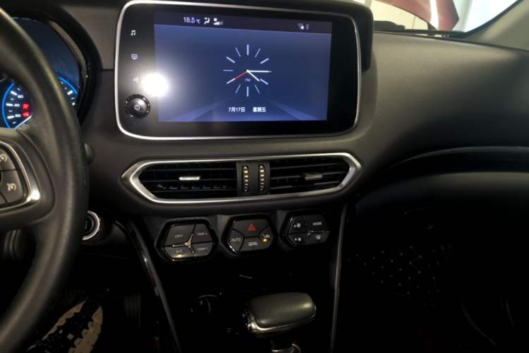 Used GAC Trumpchi GS4 2018 235T Automatic Two-Wheel Drive Luxury Smart Connectivity Version Audio And AC Panel