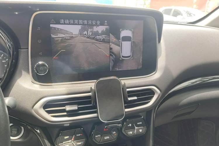 Used GAC Trumpchi GS4 2018 235T Automatic Two-Wheel Drive Luxury Smart Connectivity Version Audio And AC Panel