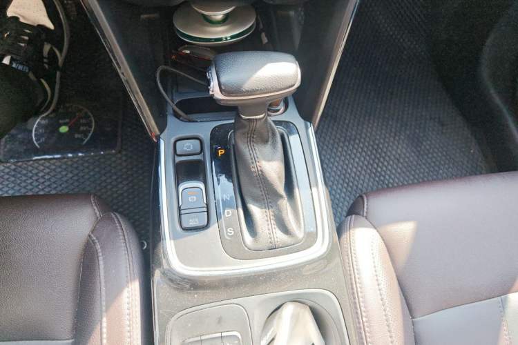 Used GAC Trumpchi GS4 2018 235T Automatic Two-Wheel Drive Luxury Smart Connectivity Version Gear Lever
