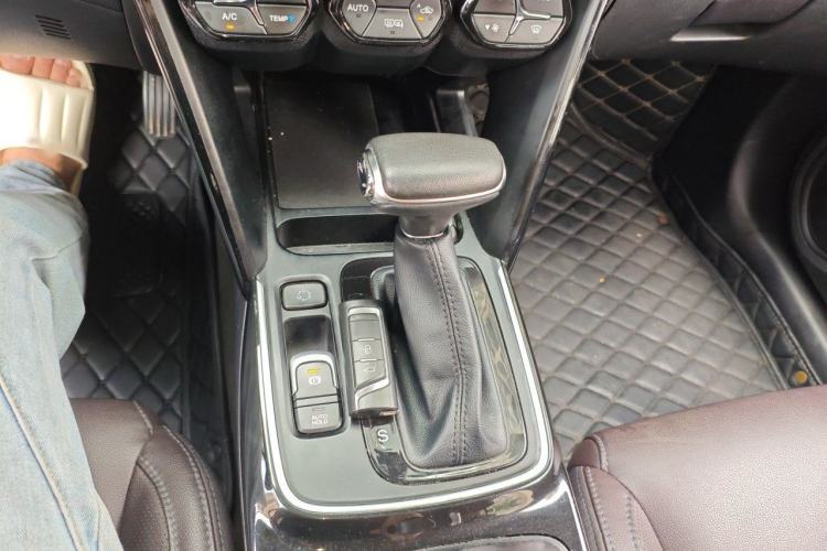 Used GAC Trumpchi GS4 2018 235T Automatic Two-Wheel Drive Luxury Smart Connectivity Version Gear Lever