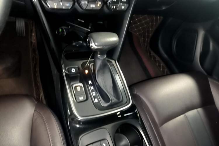 Used GAC Trumpchi GS4 2018 235T Automatic Two-Wheel Drive Luxury Smart Connectivity Version Gear Lever