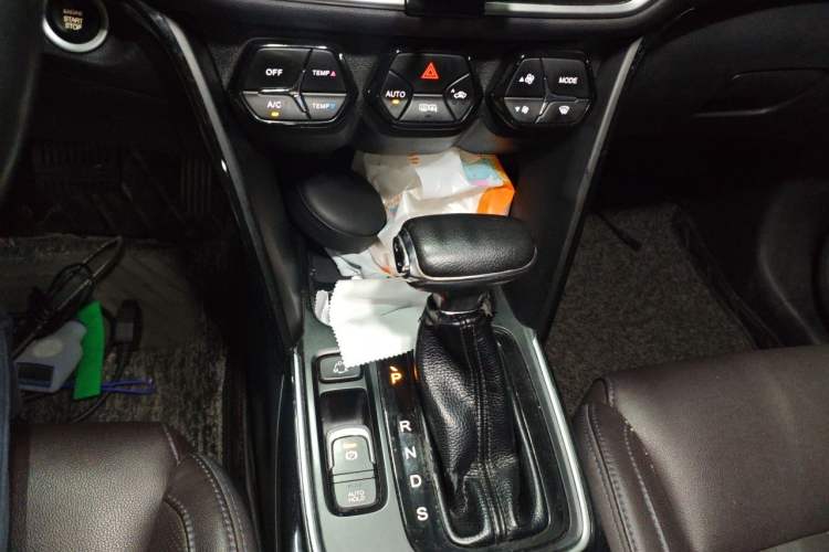 Used GAC Trumpchi GS4 2018 235T Automatic Two-Wheel Drive Luxury Smart Connectivity Version Gear Lever