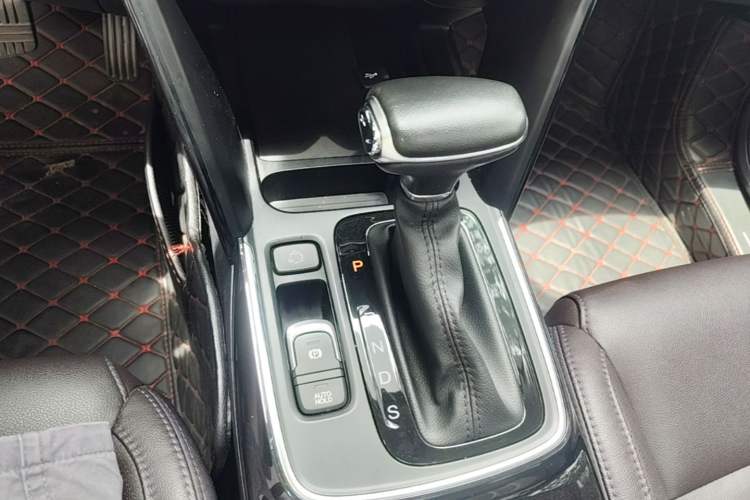Used GAC Trumpchi GS4 2018 235T Automatic Two-Wheel Drive Luxury Smart Connectivity Version Gear Lever