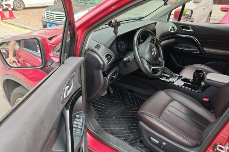 Used GAC Trumpchi GS4 2018 235T Automatic Two-Wheel Drive Luxury Smart Connectivity Version Interior 3
