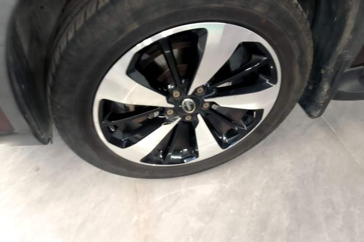 Used GAC Trumpchi GS4 2018 235T Automatic Two-Wheel Drive Luxury Smart Connectivity Version Left Front Wheel Hub