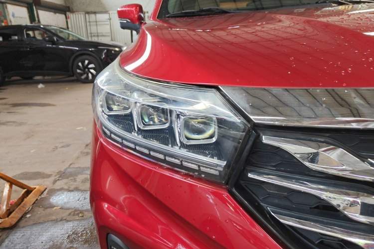 Used GAC Trumpchi GS4 2018 235T Automatic Two-Wheel Drive Luxury Smart Connectivity Millionth Anniversary Edition Right Front Headlight