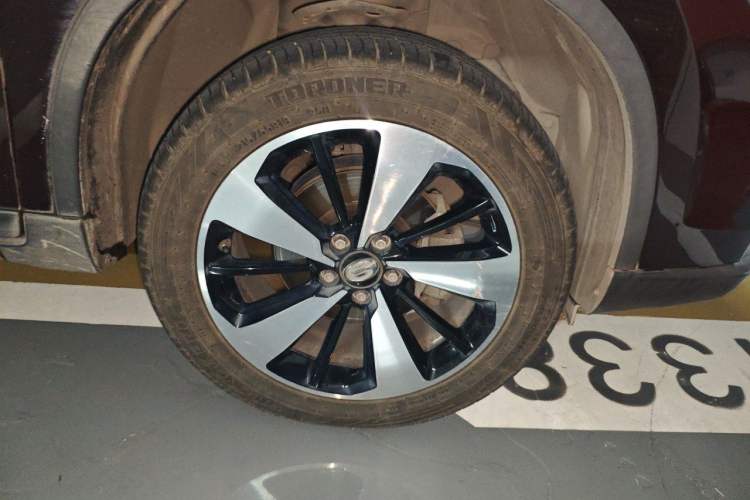 Used GAC Trumpchi GS4 2018 235T Automatic Two-Wheel Drive Luxury Smart Connectivity Version Right Front Wheel Hub