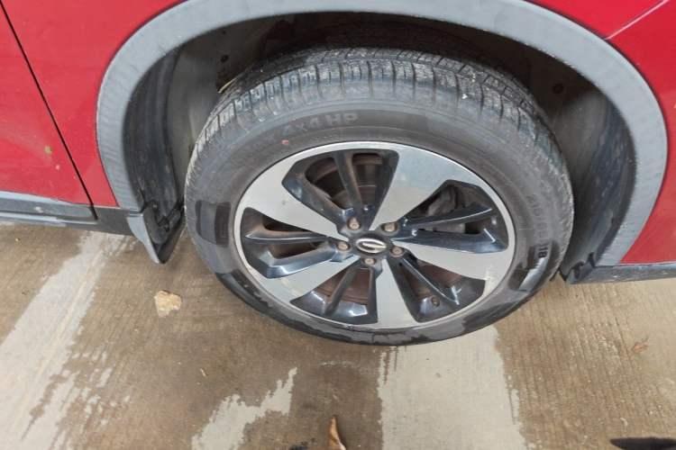 Used GAC Trumpchi GS4 2018 235T Automatic Two-Wheel Drive Luxury Smart Connectivity Millionth Anniversary Edition Right Front Wheel Hub