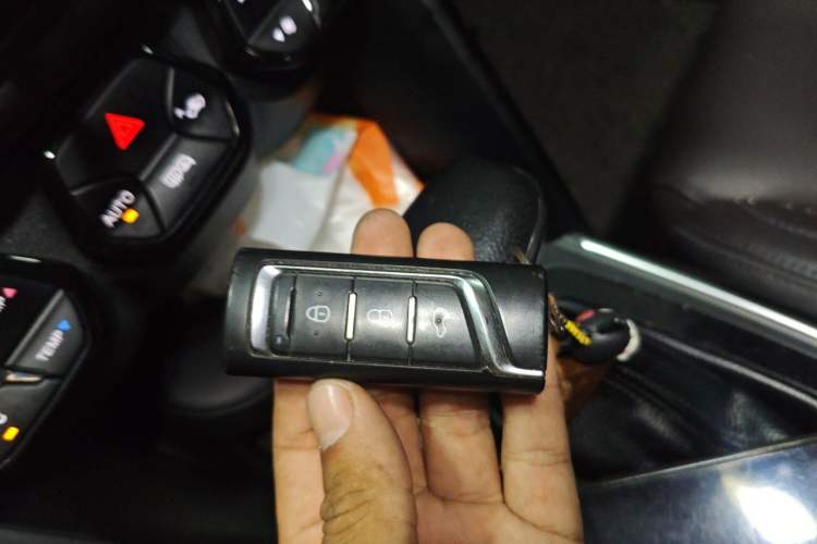 Used GAC Trumpchi GS4 2018 235T Automatic Two-Wheel Drive Luxury Smart Connectivity Version Vehicle Key