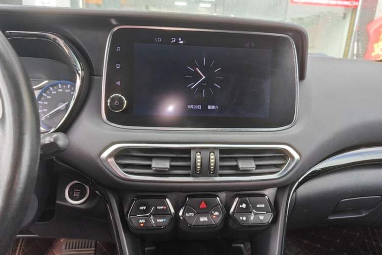 Used GAC Trumpchi GS4 2018 235T Automatic Two-Wheel Drive Luxury Smart Connectivity Version Audio And AC Panel