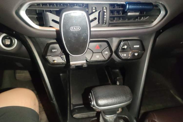 Used GAC Trumpchi GS4 2018 235T Automatic Two-Wheel Drive Elite Edition Audio And AC Panel