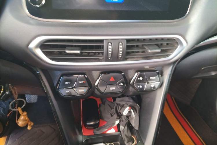 Used GAC Trumpchi GS4 2018 235T Manual Two-Wheel Drive Luxury Edition Audio And AC Panel