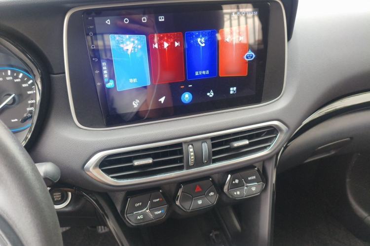 Used GAC Trumpchi GS4 2018 200T G-DCT Two-Wheel Drive Elite Edition Audio And AC Panel