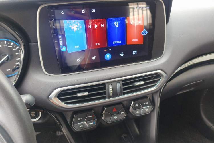 Used GAC Trumpchi GS4 2018 200T G-DCT Two-Wheel Drive Elite Edition Audio And AC Panel