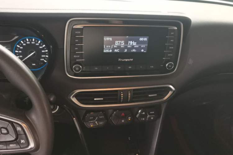 Used GAC Trumpchi GS4 2018 200T G-DCT Two-Wheel Drive Elite Edition Audio And AC Panel