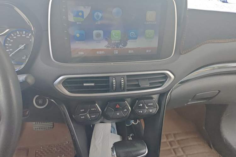 Used GAC Trumpchi GS4 2018 235T Automatic Two-Wheel Drive Elite Edition Audio And AC Panel
