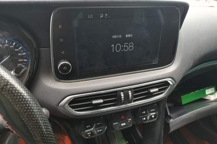 Used GAC Trumpchi GS4 2018 235T Automatic All-Wheel Drive Luxury Smart Connectivity Model Audio And AC Panel