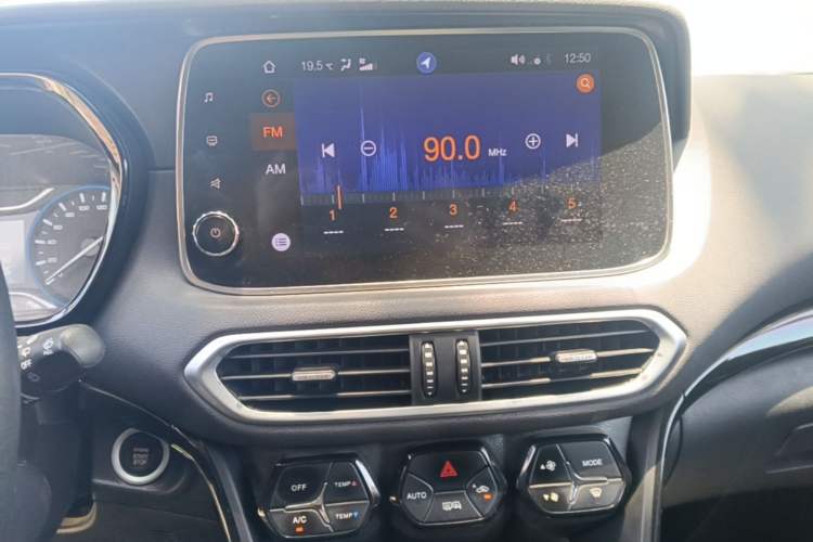Used GAC Trumpchi GS4 2018 235T Automatic Two-Wheel Drive Luxury Smart Connectivity Version Audio And AC Panel