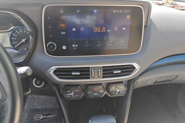 Used GAC Trumpchi GS4 2018 235T Automatic Two-Wheel Drive Luxury Smart Connectivity Millionth Anniversary Edition Audio And AC Panel